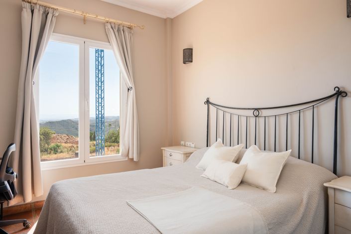 Image No.15-2 Bed House for sale