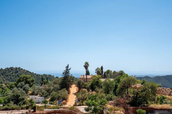 Image No.5-2 Bed House for sale