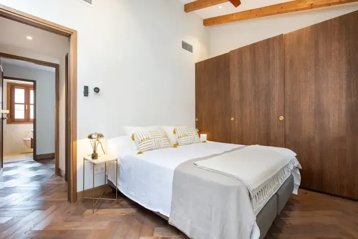 Image No.16-2 Bed Townhouse for sale