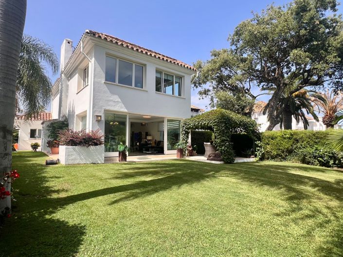 Image No.1-4 Bed Villa for sale