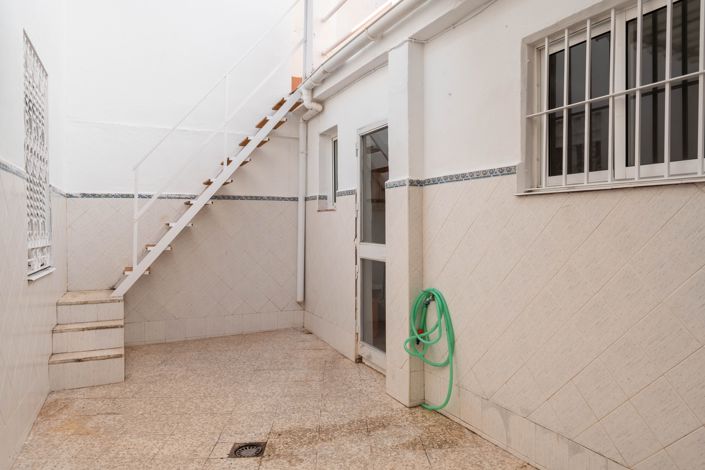 Image No.18-3 Bed House for sale