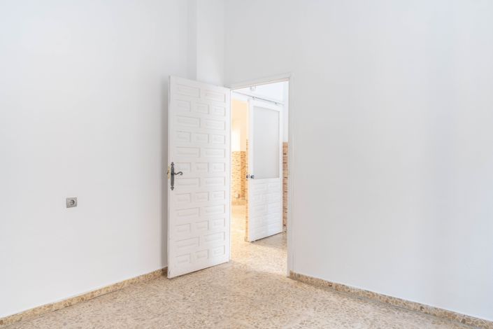 Image No.9-3 Bed House for sale