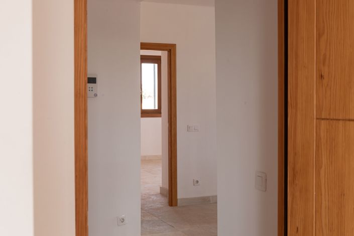 Image No.27-5 Bed House for sale