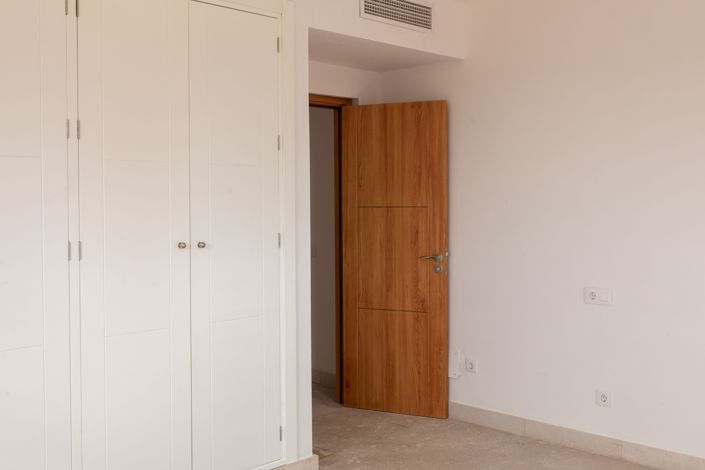 Image No.28-5 Bed House for sale