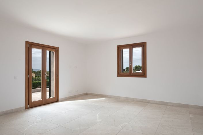 Image No.17-5 Bed House for sale