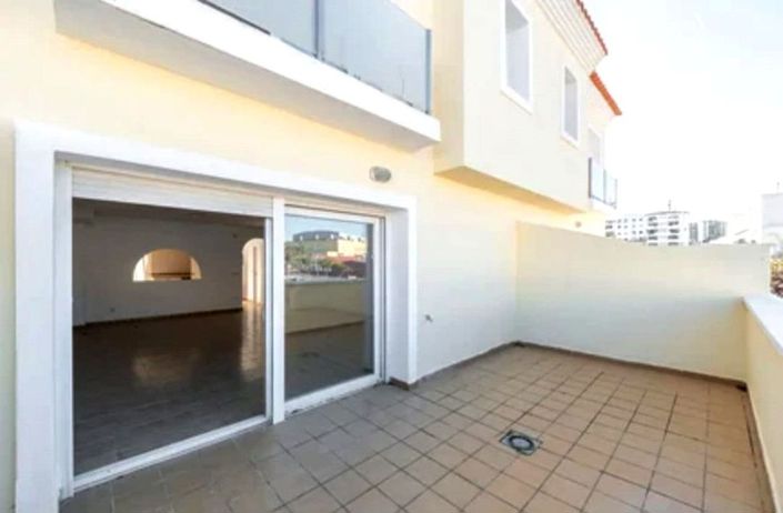 Image No.12-4 Bed Townhouse for sale