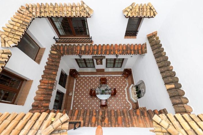 Image No.1-5 Bed House for sale