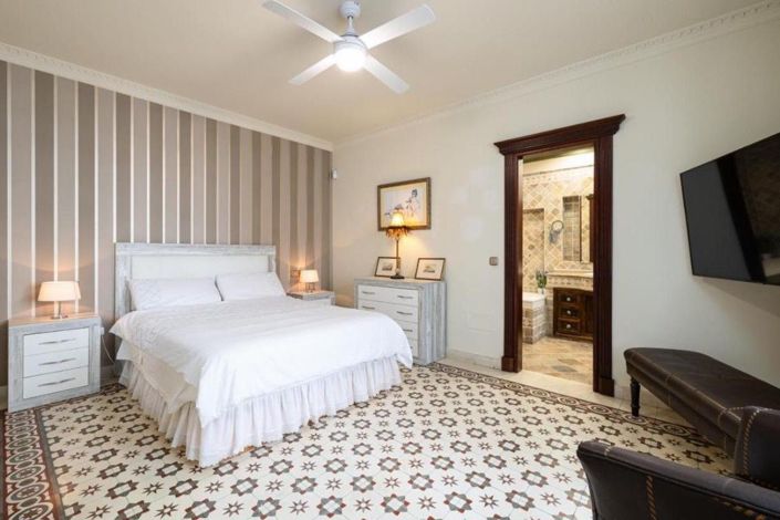 Image No.10-5 Bed House for sale