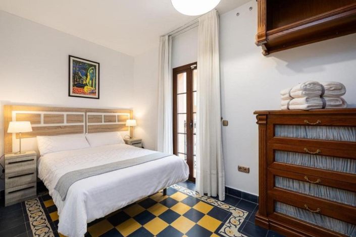 Image No.15-5 Bed House for sale