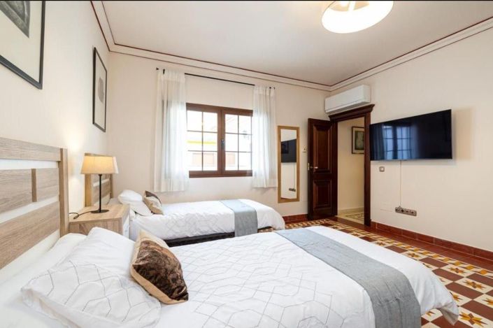 Image No.16-5 Bed House for sale