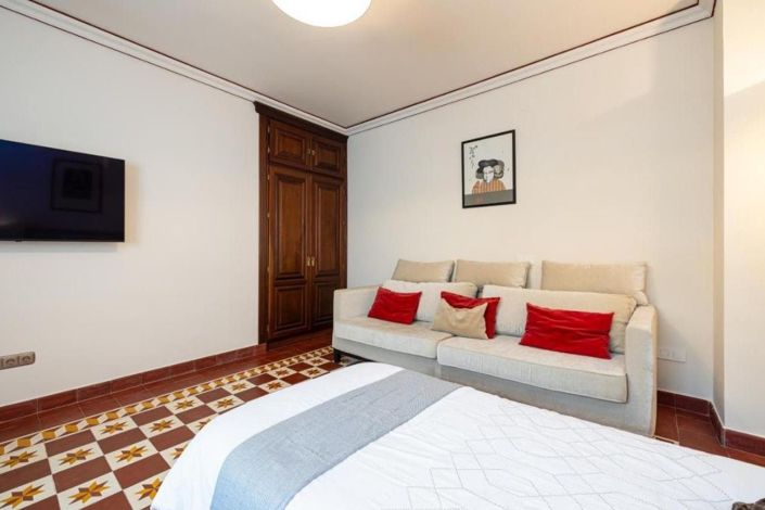 Image No.18-5 Bed House for sale