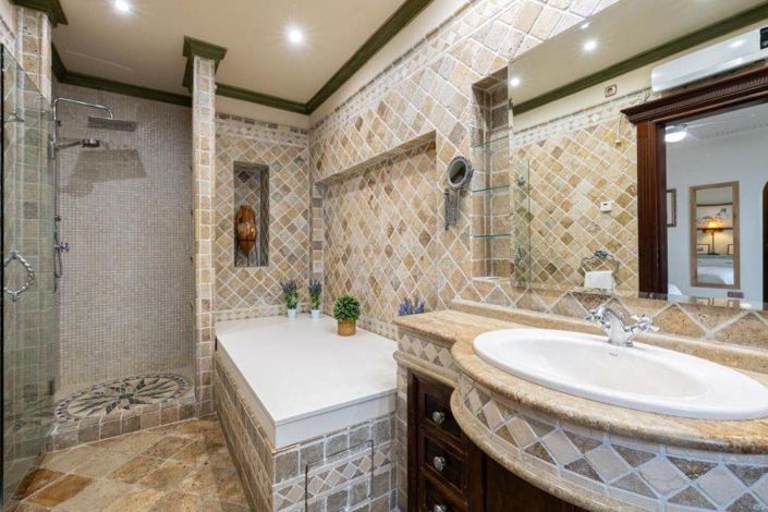 Image No.22-5 Bed House for sale