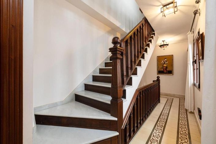 Image No.28-5 Bed House for sale