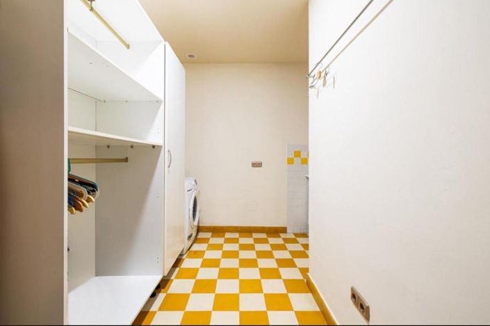 Image No.30-5 Bed House for sale