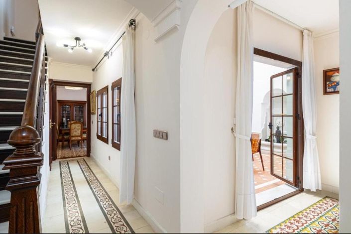 Image No.9-5 Bed House for sale