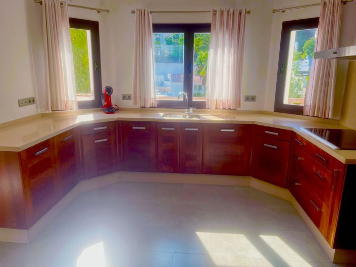 Image No.10-4 Bed House for sale