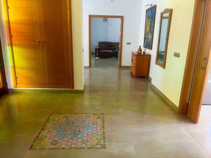 Image No.12-4 Bed House for sale