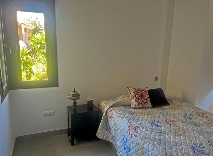 Image No.14-4 Bed House for sale