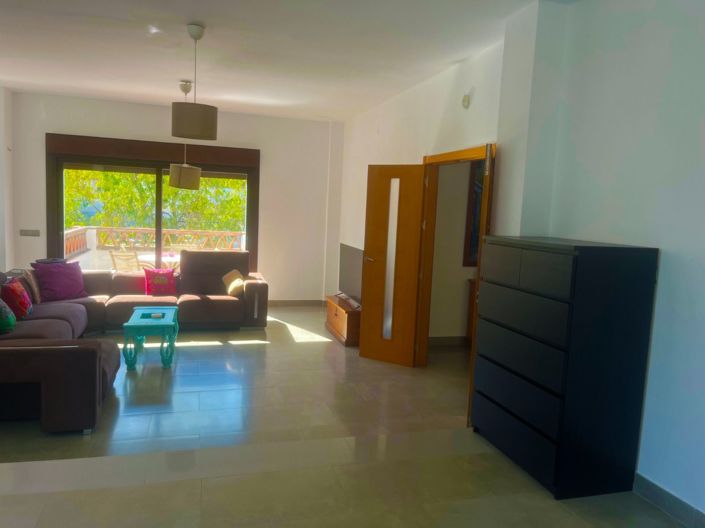 Image No.15-4 Bed House for sale