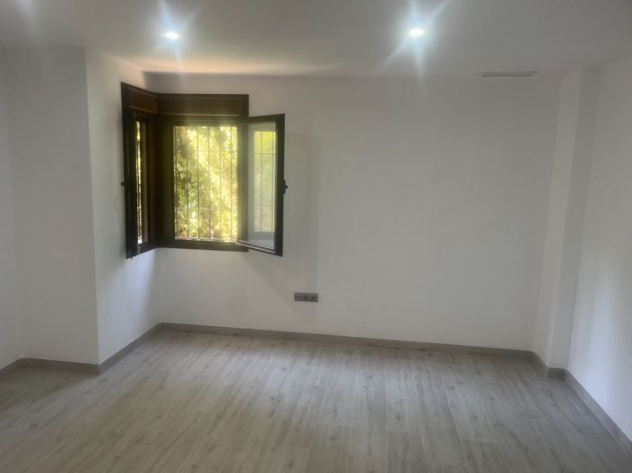 Image No.22-4 Bed House for sale