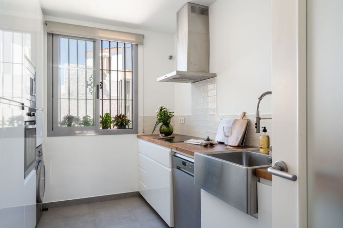 Image No.11-5 Bed Townhouse for sale