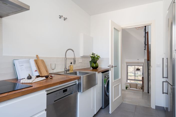 Image No.13-5 Bed Townhouse for sale