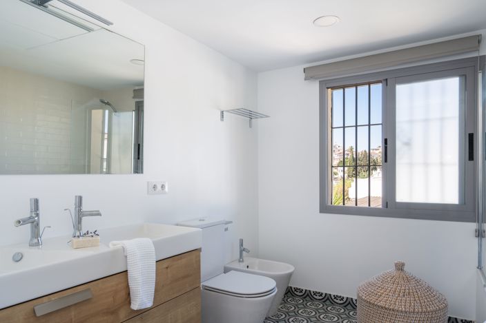 Image No.15-5 Bed Townhouse for sale