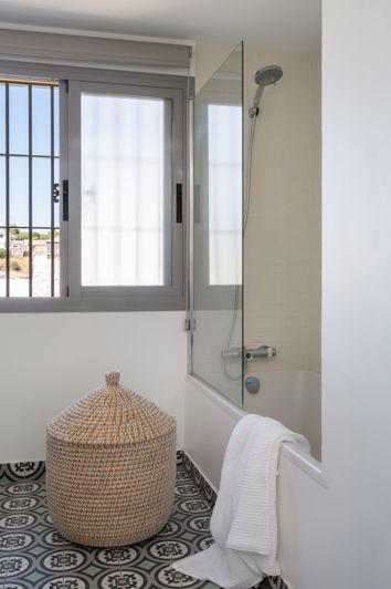 Image No.16-5 Bed Townhouse for sale