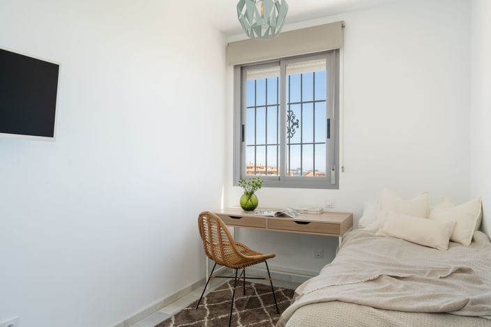 Image No.24-5 Bed Townhouse for sale