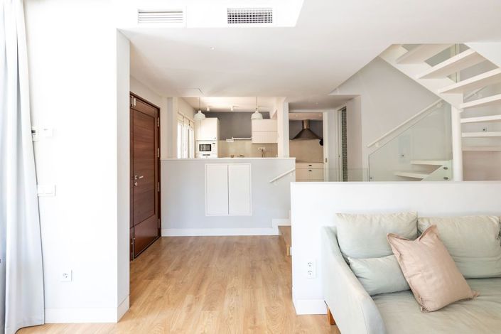 Image No.9-4 Bed House for sale