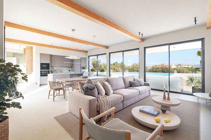 Image No.1-4 Bed House for sale