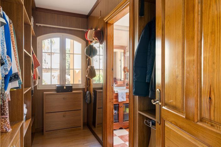 Image No.28-5 Bed Villa for sale