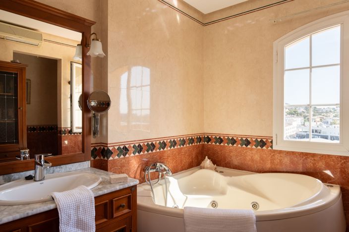 Image No.29-5 Bed Villa for sale