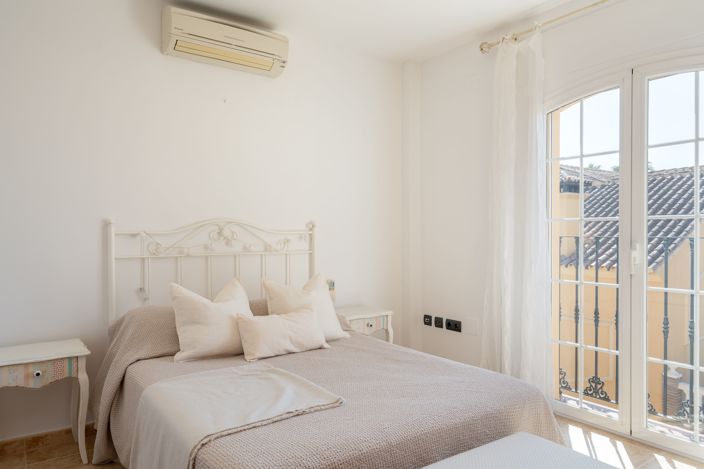 Image No.30-5 Bed Villa for sale