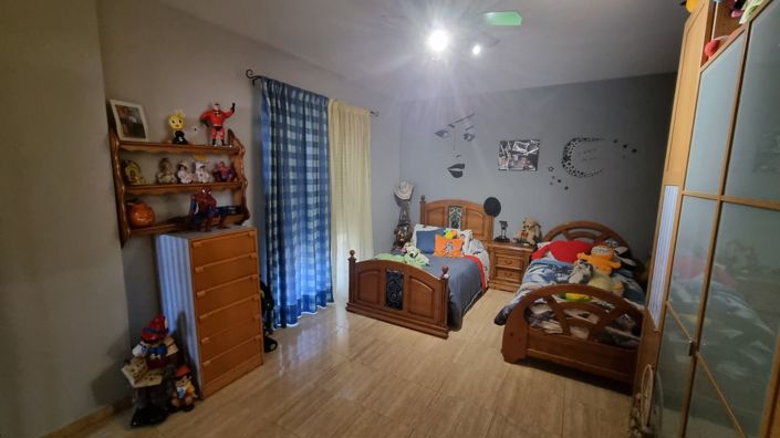 Image No.13-4 Bed House for sale