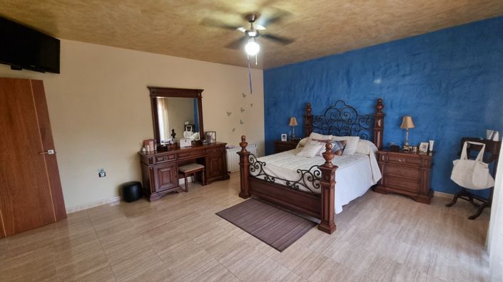 Image No.16-4 Bed House for sale