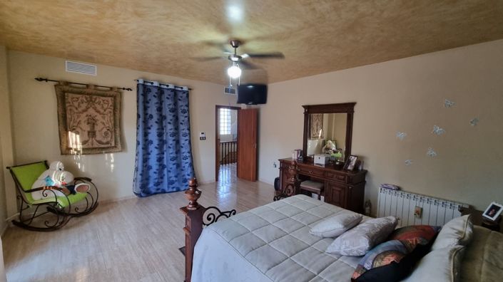 Image No.17-4 Bed House for sale