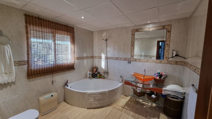 Image No.21-4 Bed House for sale