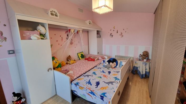 Image No.25-4 Bed House for sale