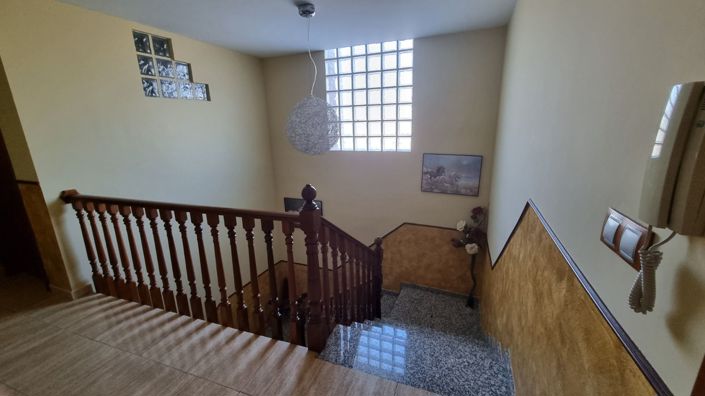 Image No.27-4 Bed House for sale