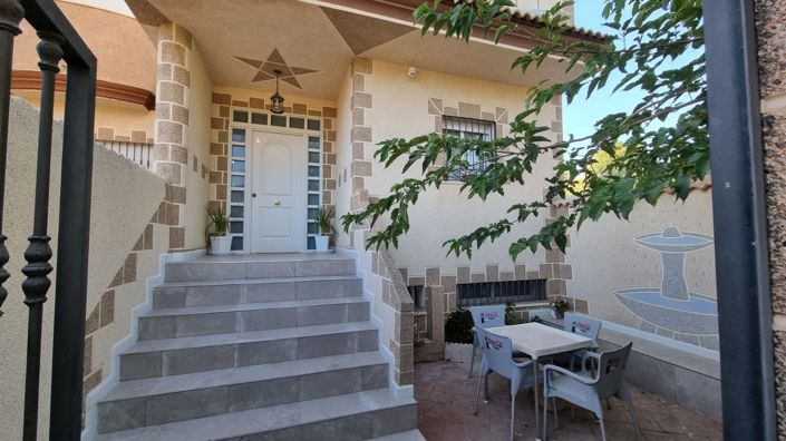 Image No.4-4 Bed House for sale