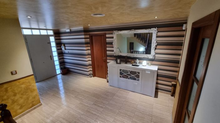 Image No.9-4 Bed House for sale