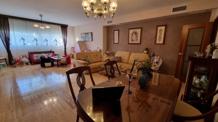 Image No.10-4 Bed House for sale