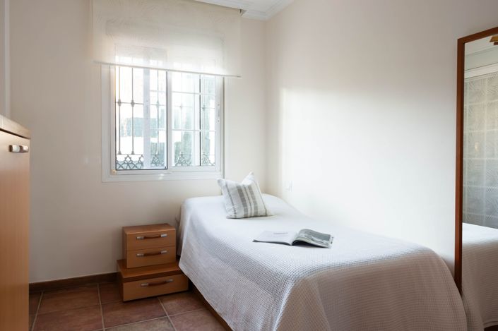 Image No.17-5 Bed House for sale