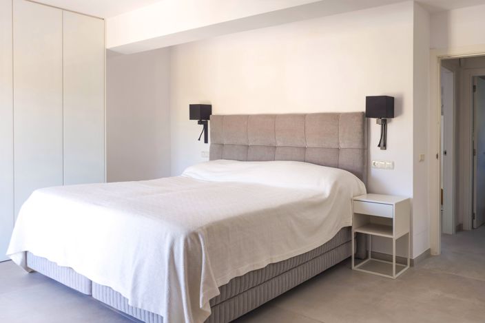 Image No.16-2 Bed Townhouse for sale