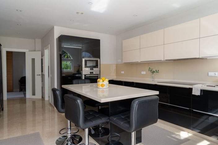 Image No.12-7 Bed Villa for sale