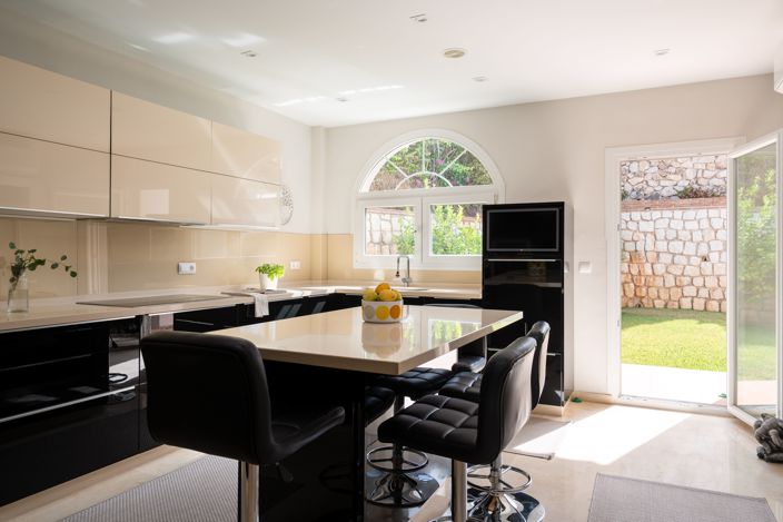 Image No.14-7 Bed Villa for sale