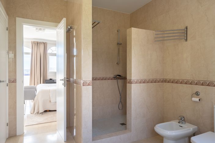 Image No.21-7 Bed Villa for sale