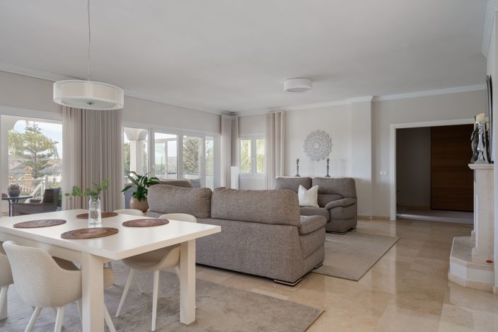 Image No.4-7 Bed Villa for sale