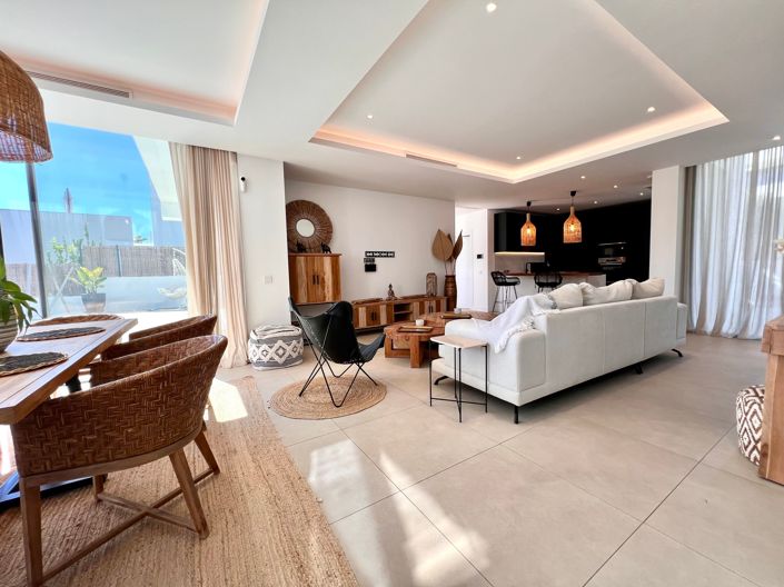 Image No.10-4 Bed Villa for sale